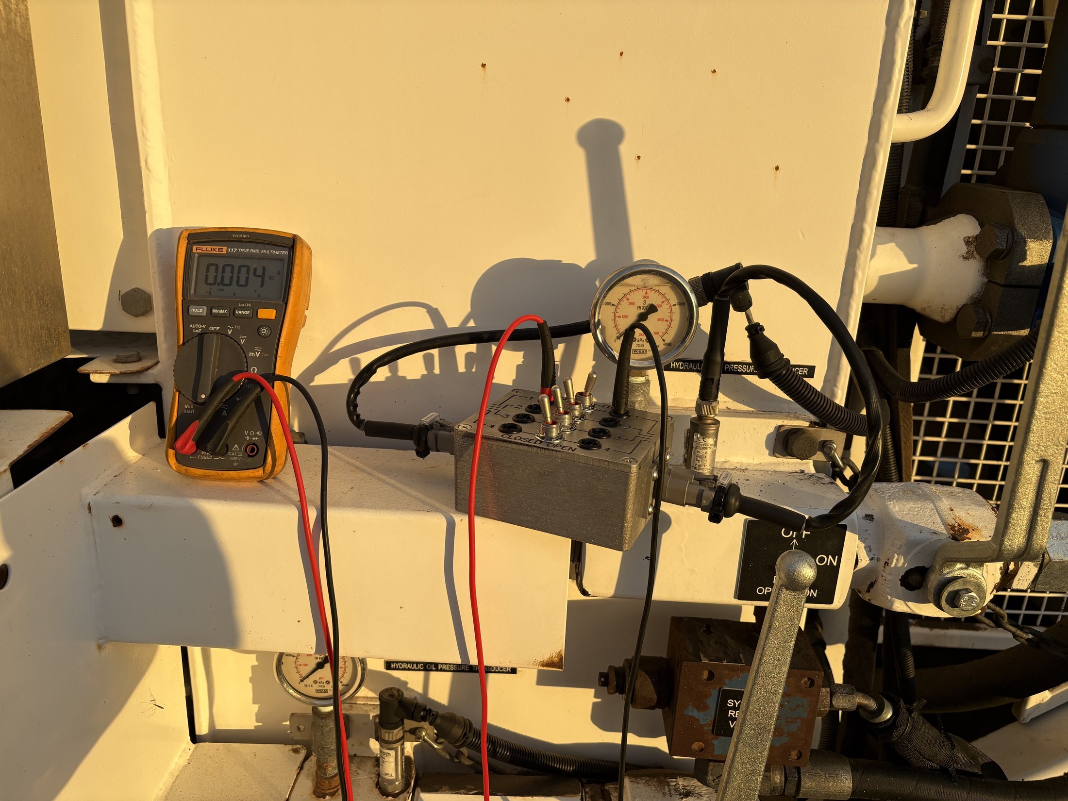 ACCER Sensor Test Box and M12 breakout adaptor testing a 4 to 20 milliamp pressure transducer